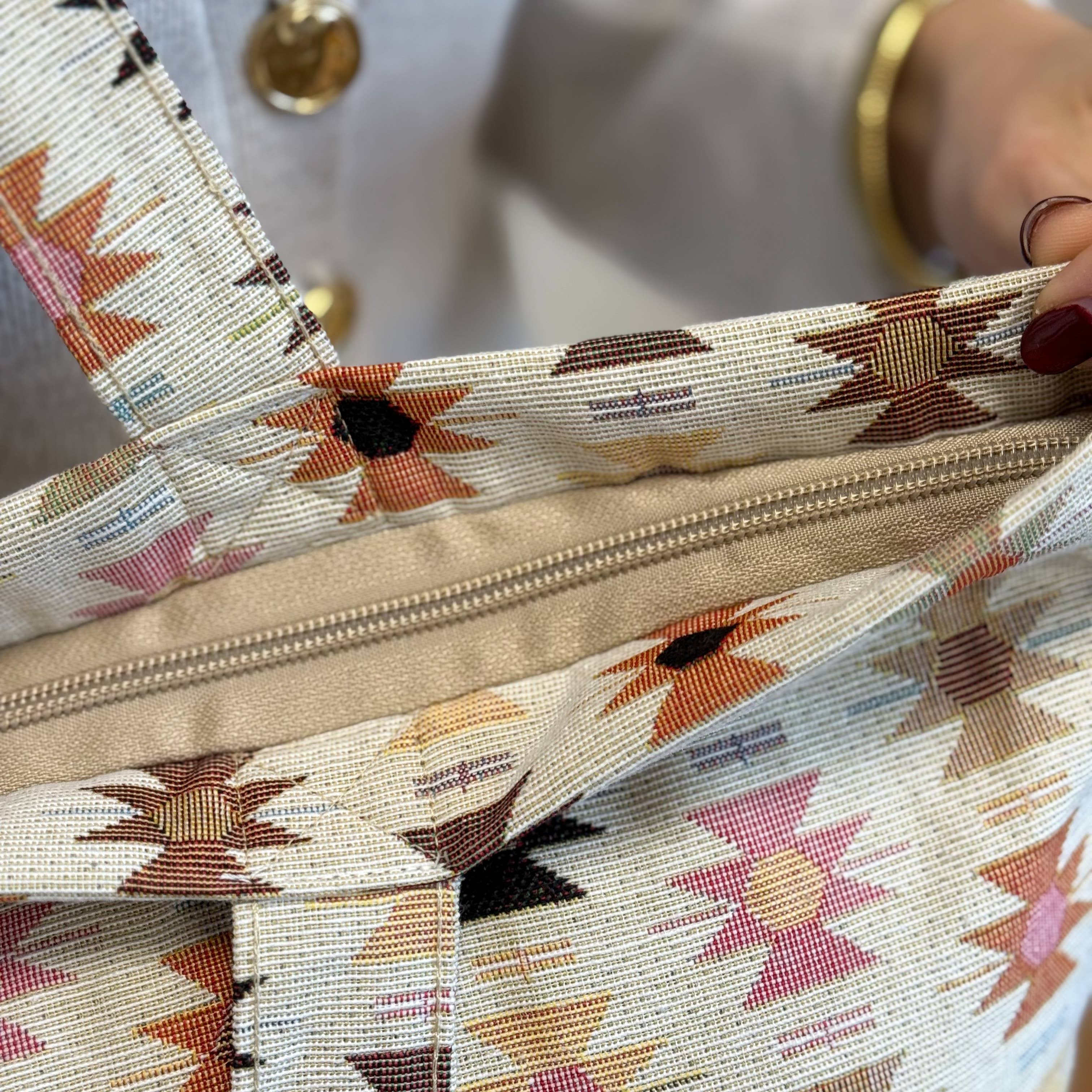 Grand Sac à Fermeture Éclair beige à motifs géométriques