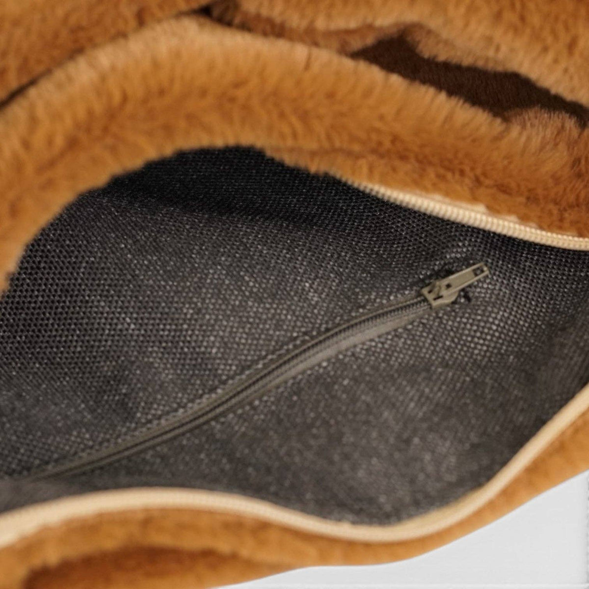 Sac bandoulière rond en fausse fourrure – Camel - d’Espagne