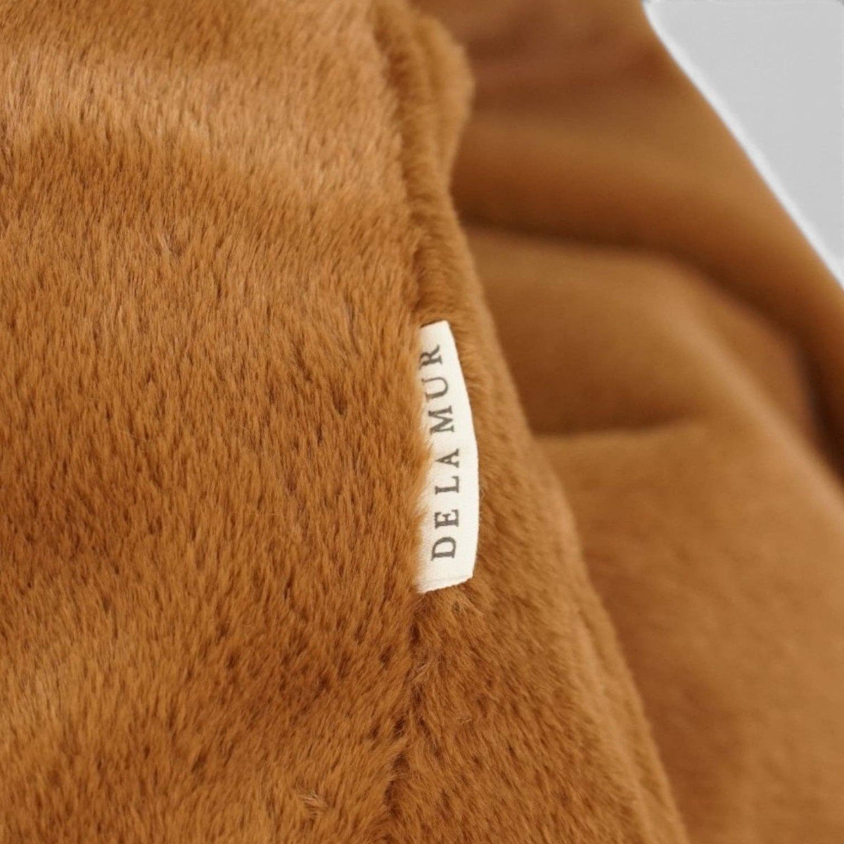 Sac bandoulière rond en fausse fourrure – Camel - d’Espagne