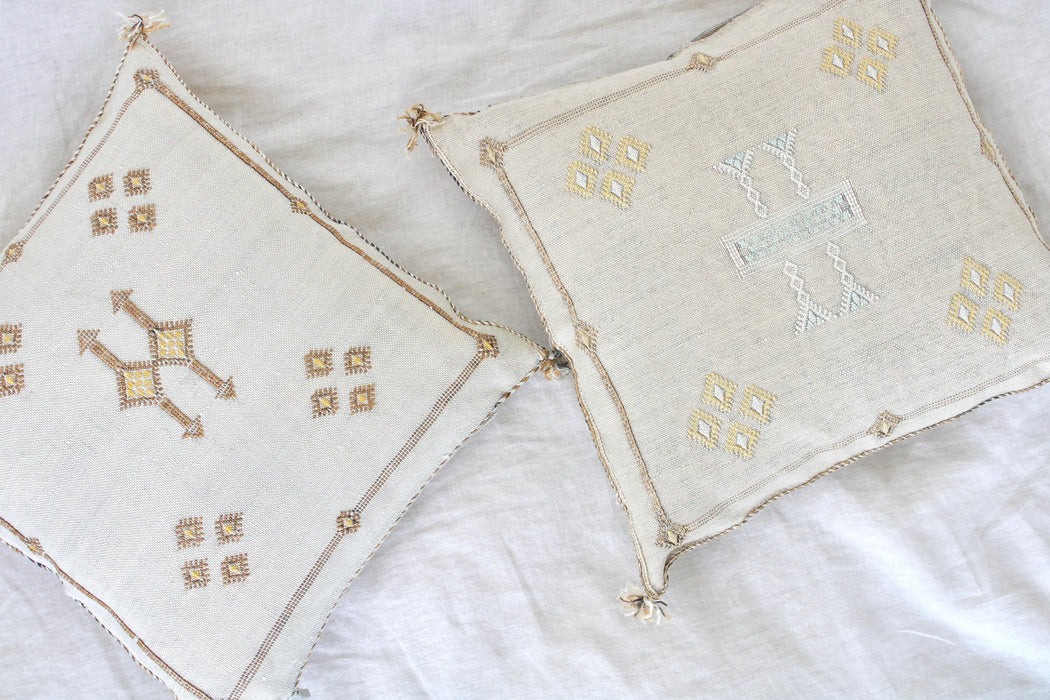 MAROC: Housse de Coussin Carrée Premium OffWhite en Soie de Cactus