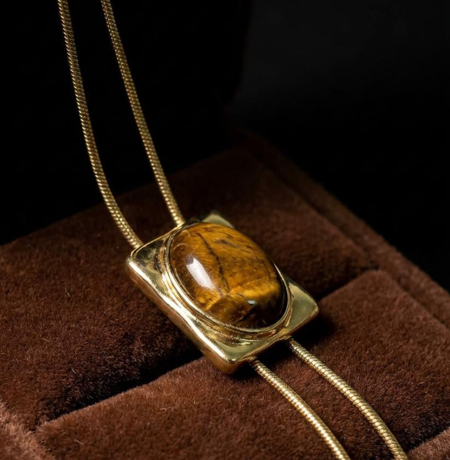 Collier long bolo — coulisse cabochon œil de tigre -Canada