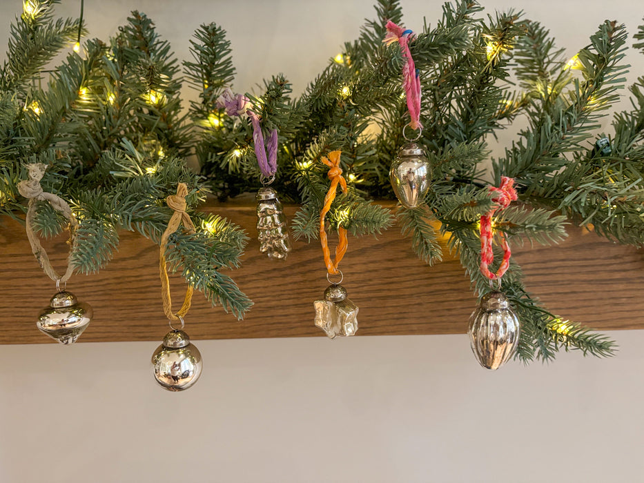 INDE: Ensemble de 6 boules de Noël en verre recyclé à finition argentée