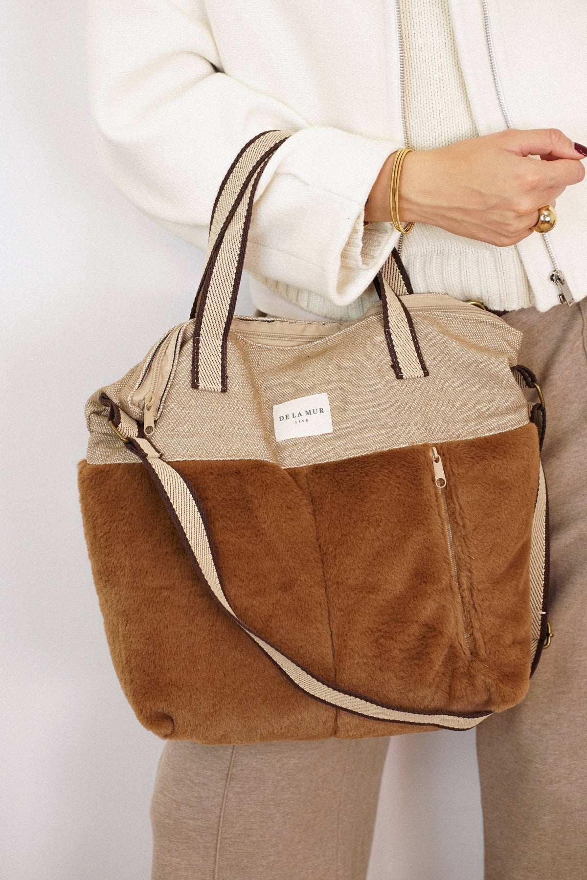 Grand sac à main en fausse fourrure – camel- d’Espagne