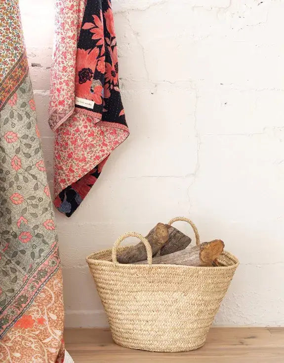 Panier marocain en paille tressée.