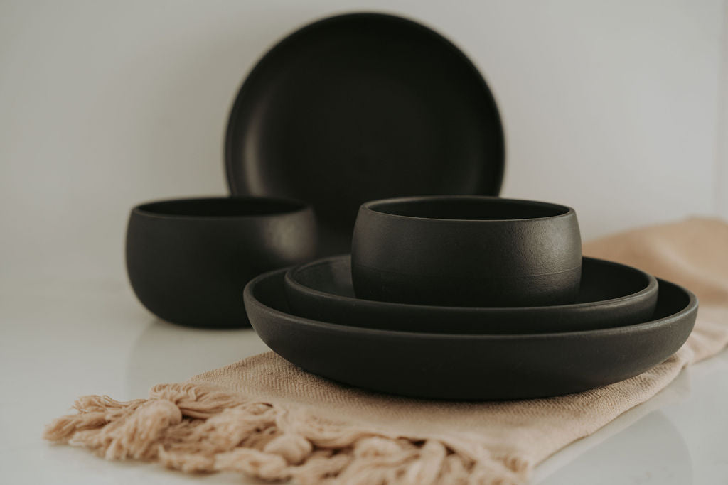 Stoneware dishes (matte black)
