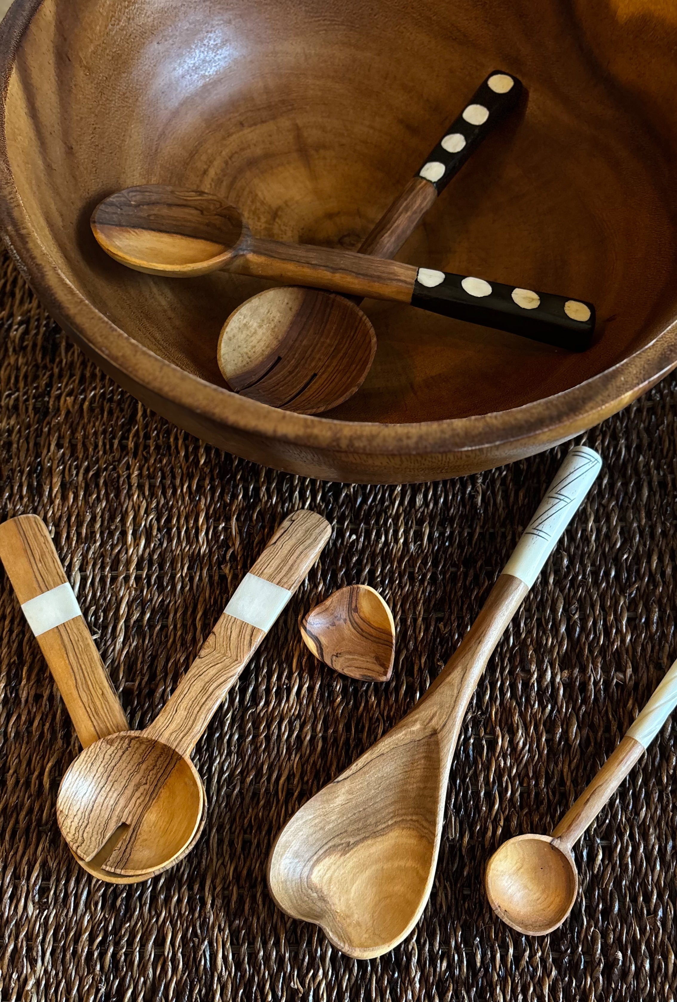 Cuillère de cuisson cœur en bois d'olivier sauvage avec poignée zigzag d'Afrique