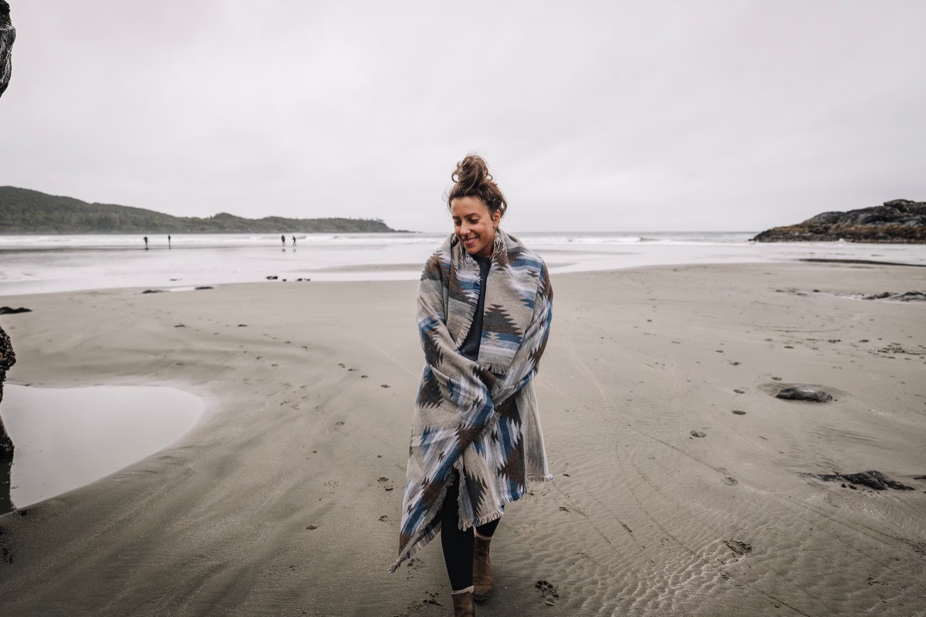 Couverture de plage bleue et gris en laine de Tofino Canada