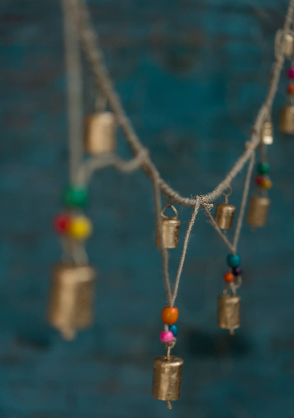 INDE: Guirlande en jute avec clochettes et perles